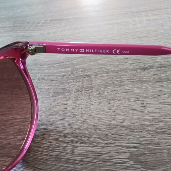 Tommy Hilfiger Sunglasses - Picture 2 of 5